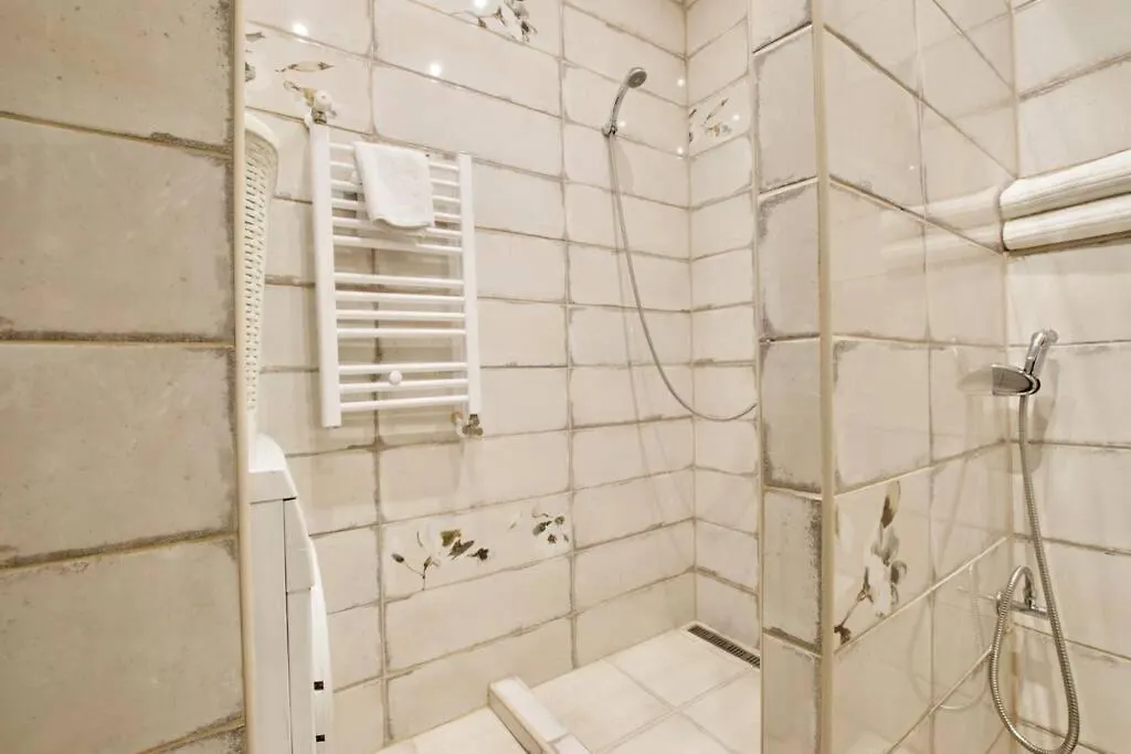 Standard Apartment By Hi5- Rose Street'S Home Budapest 0*,